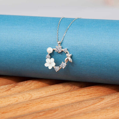 Gumush - Gümüş Kalp Manolya Çiçeği Kelebek Kadın Kolye