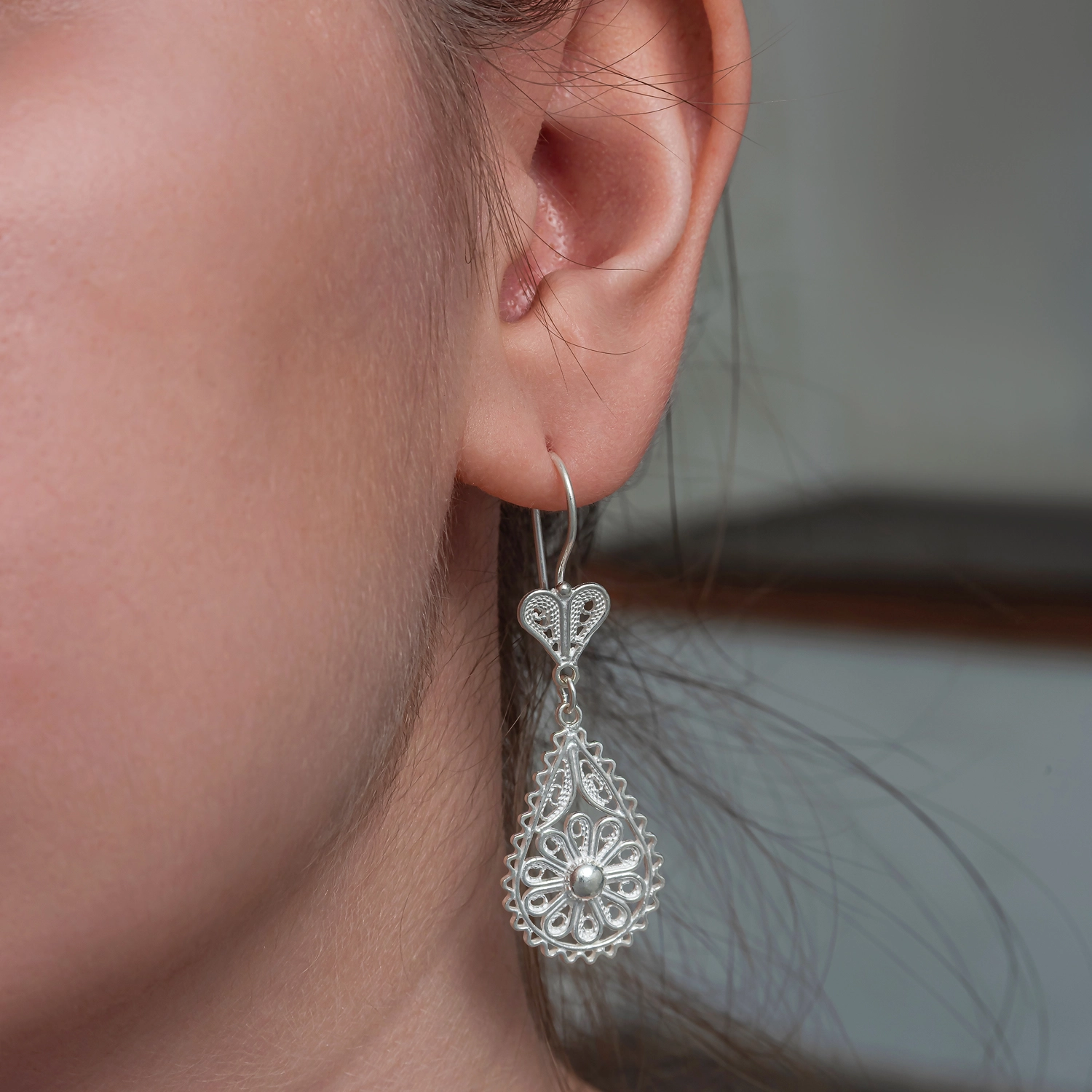 Silver Drop Daisy Filigree Earring