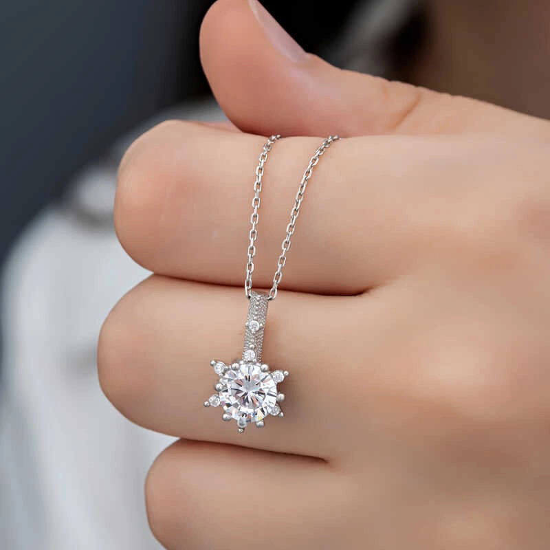 Silver Flower Patterned Women’s Necklace