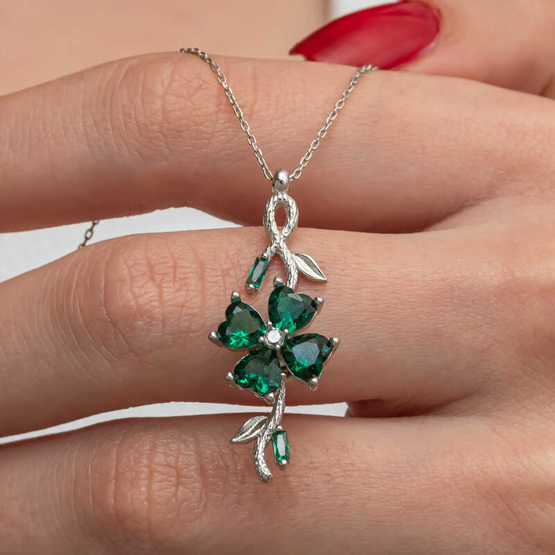 Silver Spinning Green Clover Women’s Necklace