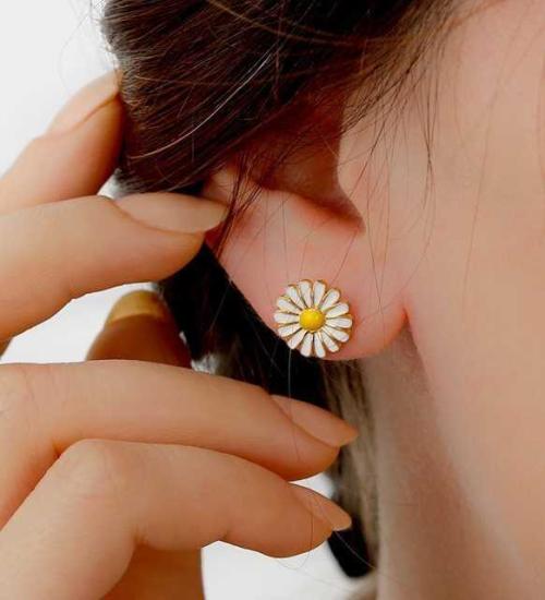 Silver Daisy Stud Earrings
