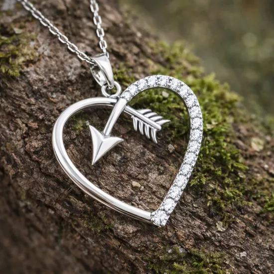 Gümüş Kalpli Ok Kadın Kolye