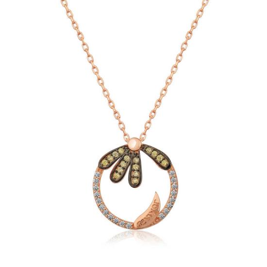 Silver Daisy ’’Loves’’ Necklace