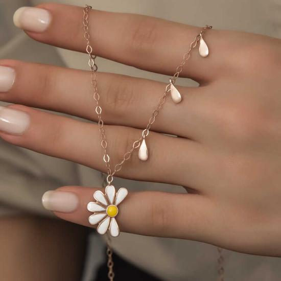 Silver Rose Daisy Loves Dislikes Women’s Necklace