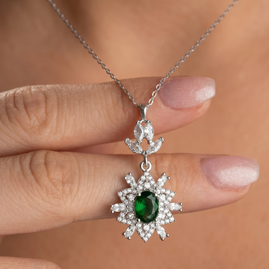 925 Silver Emerald Stone Floral Pendant Necklace