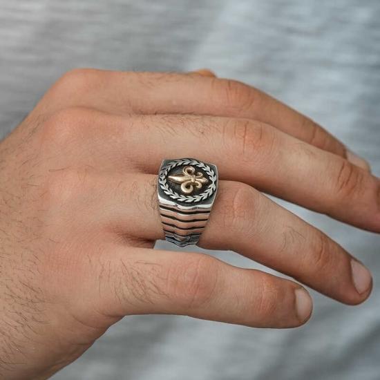 Silver Lily Flower Patterned Men’s Ring