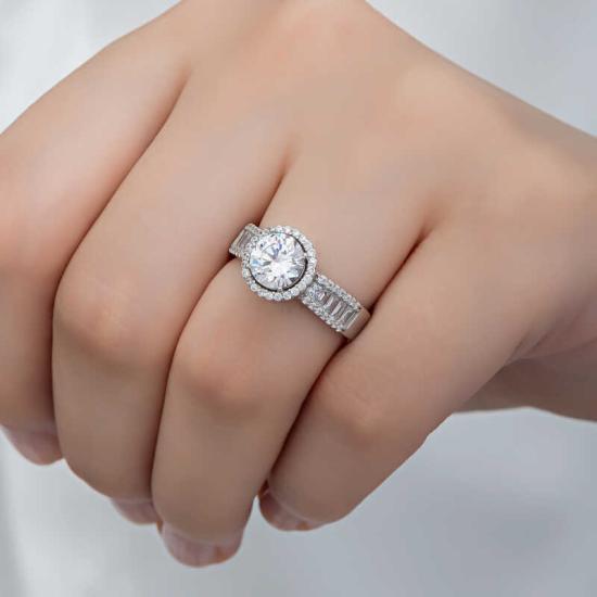 Silver Solitaire Women’s Ring