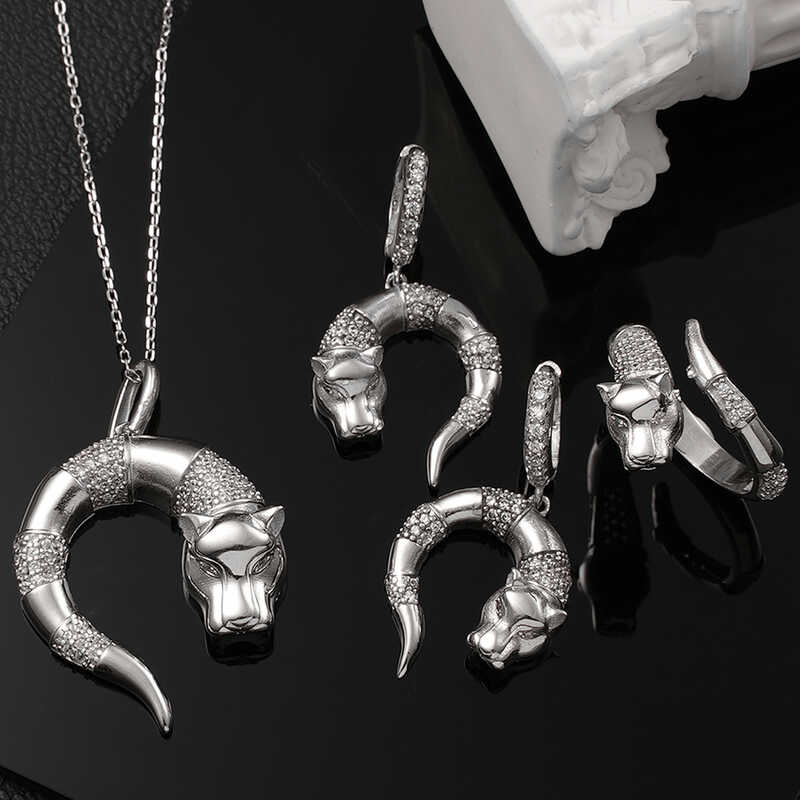 Silver Tiger Figured Women’s Set