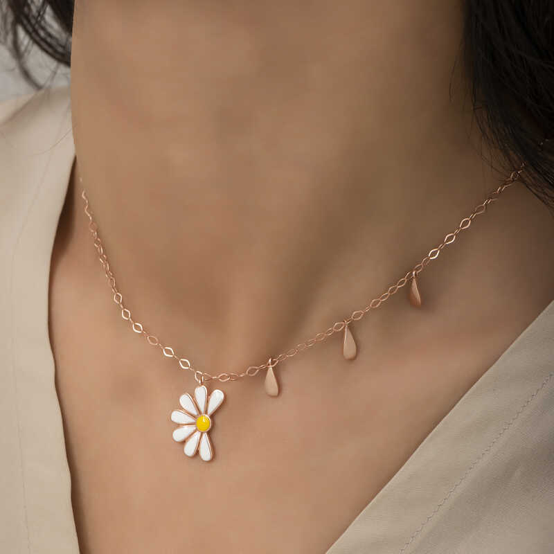 Silver Rose Daisy Loves Dislikes Women’s Necklace