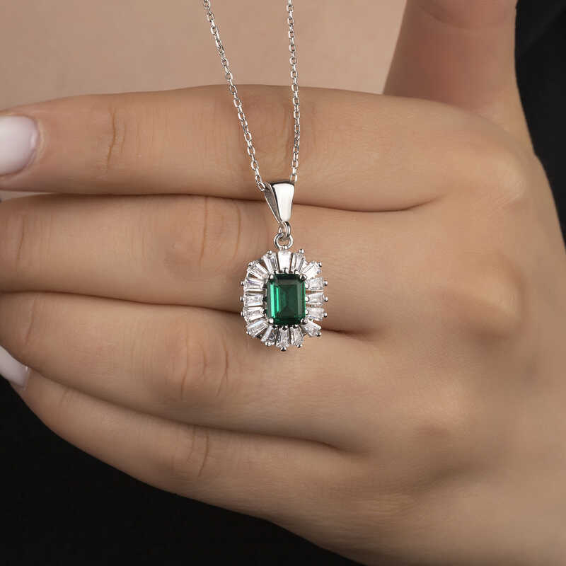 Silver Diamond Mounted Emerald Stone Women’s Necklace