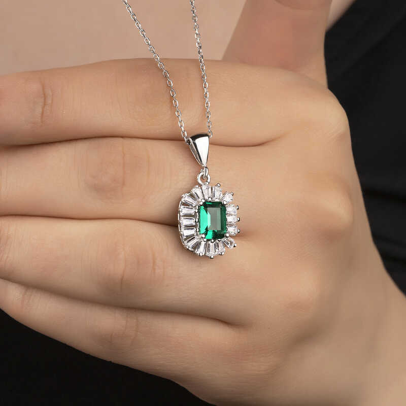 Silver Diamond Mounted Emerald Stone Women’s Necklace