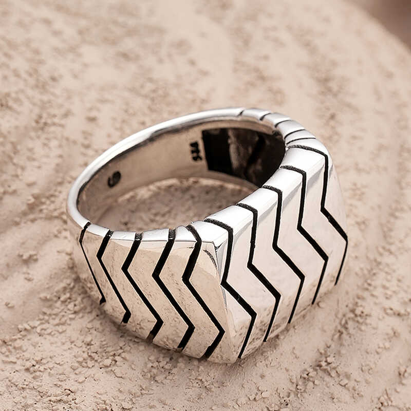 Silver Zigzag Patterned Men’s Ring