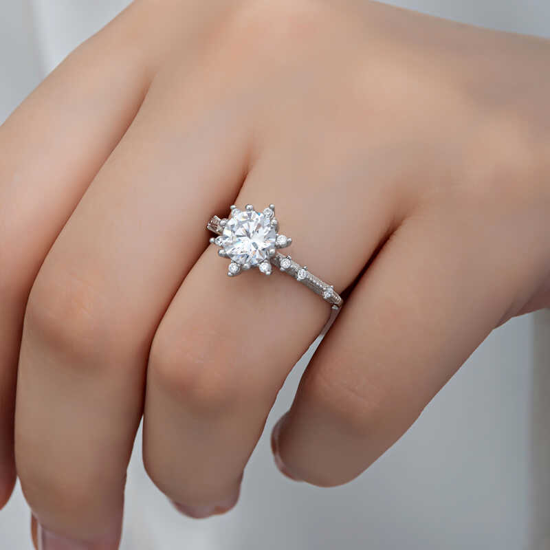 Silver Flower Patterned Women’s Ring