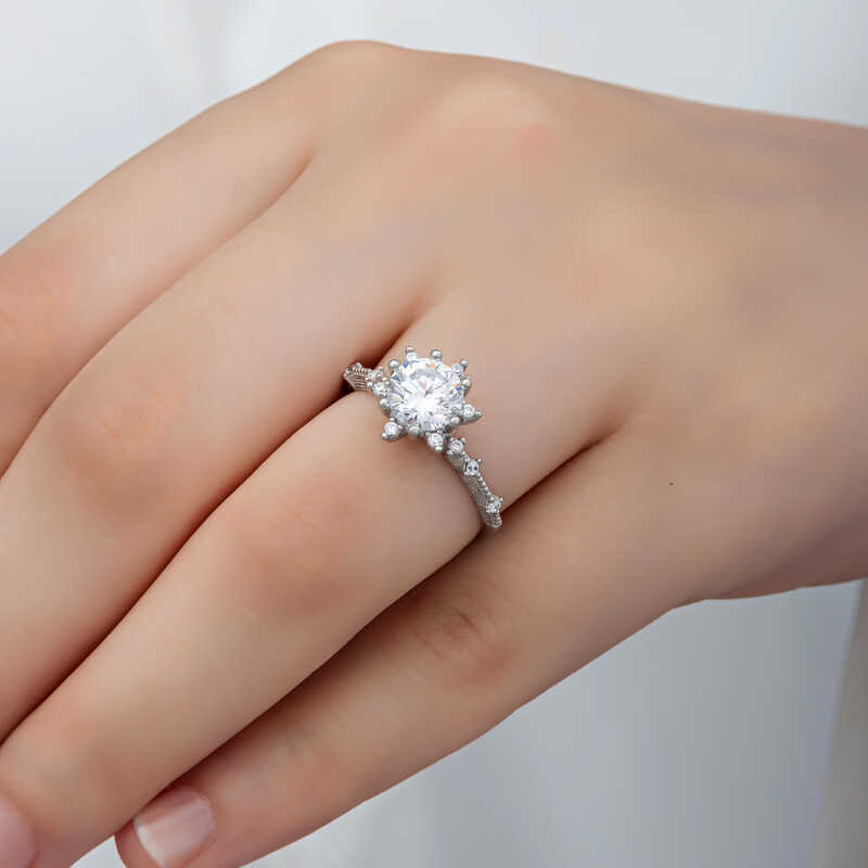 Silver Flower Patterned Women’s Ring