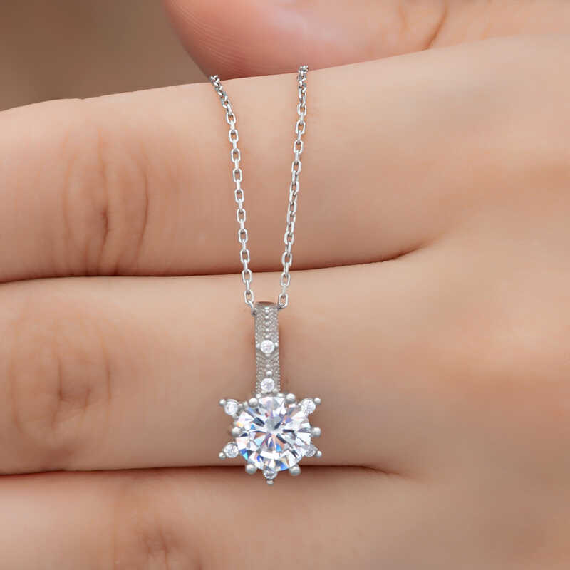 Silver Flower Patterned Women’s Necklace