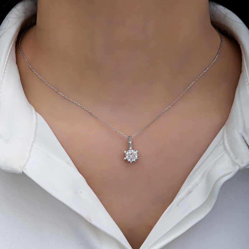 Silver Flower Patterned Women’s Necklace