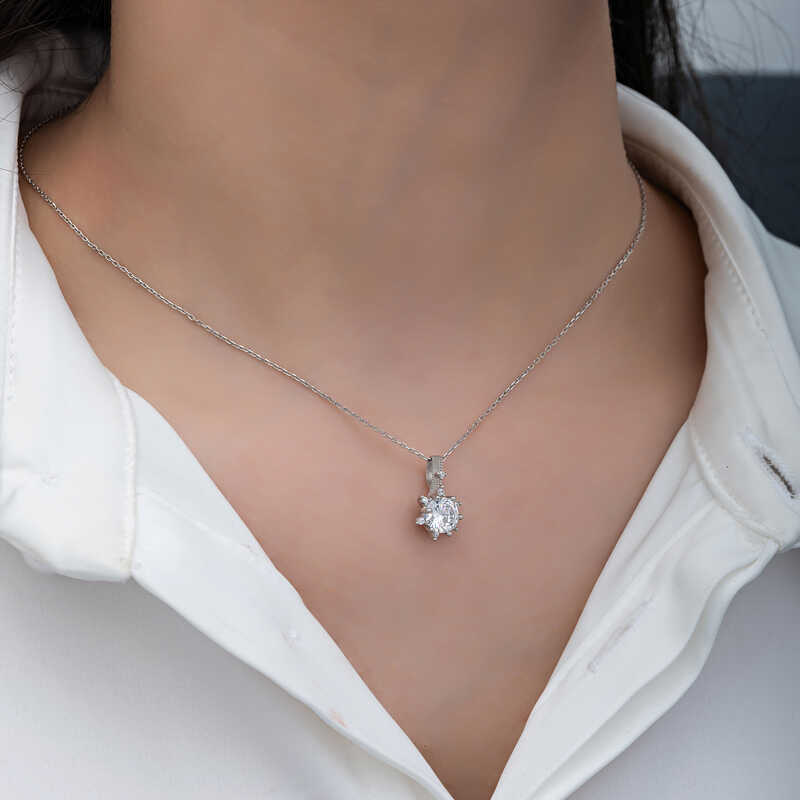 Silver Flower Patterned Women’s Necklace