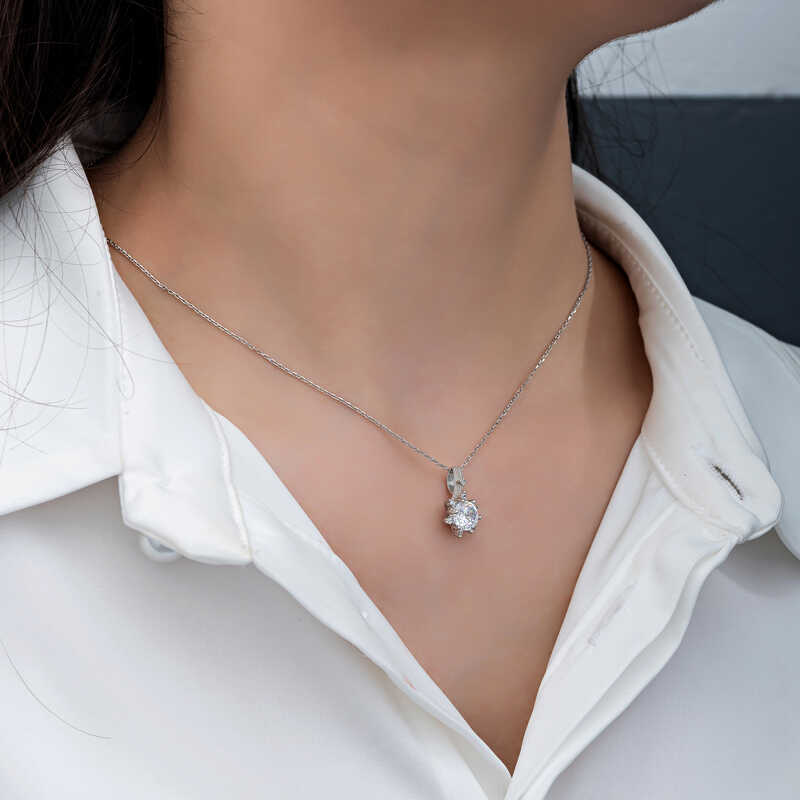 Silver Flower Patterned Women’s Necklace