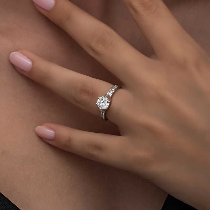 Silver Solitaire Women’s Ring