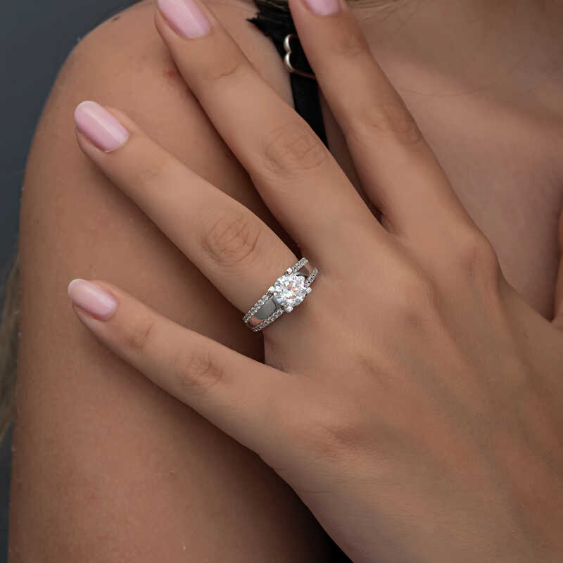 Silver Solitaire Women’s Ring