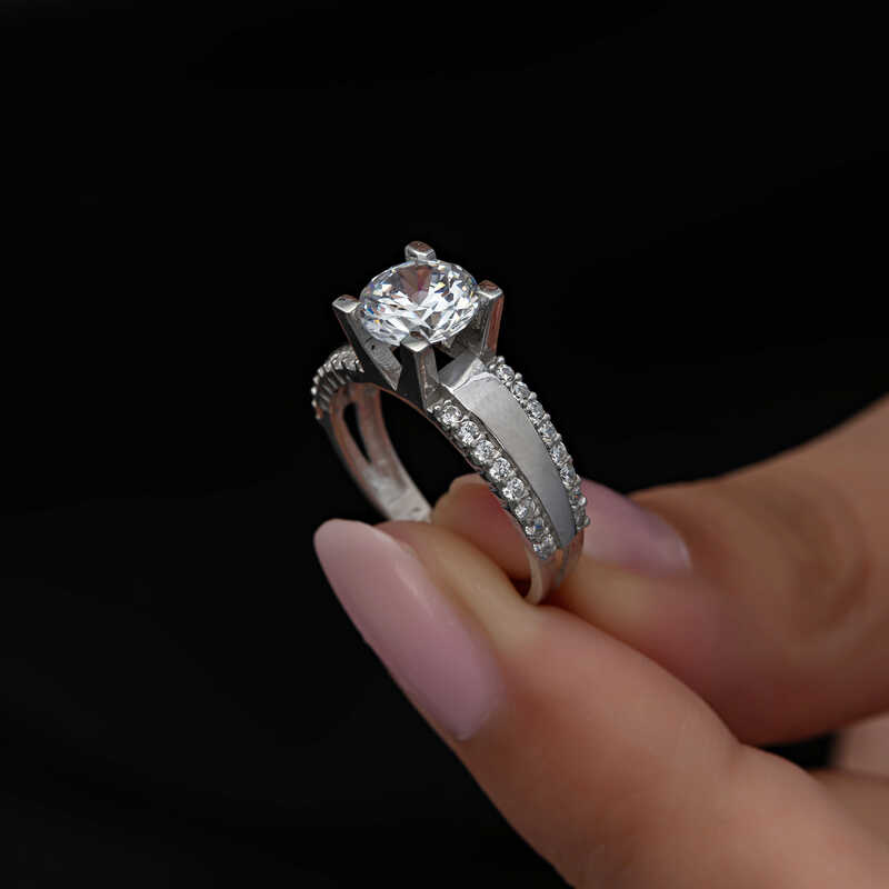 Silver Solitaire Women’s Ring