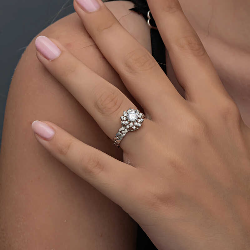 Silver Solitaire Women’s Ring