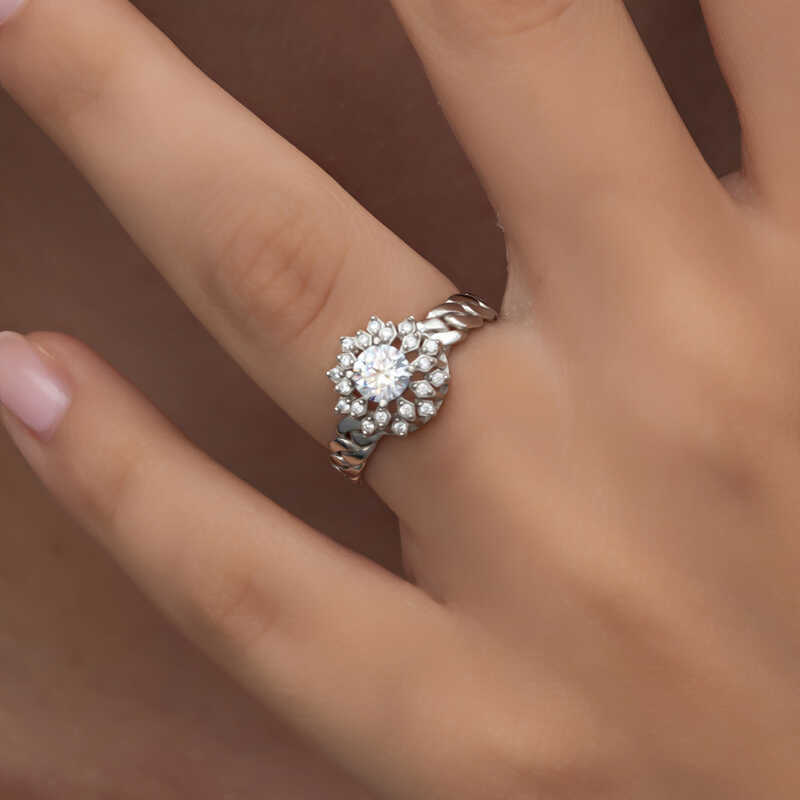 Silver Solitaire Women’s Ring