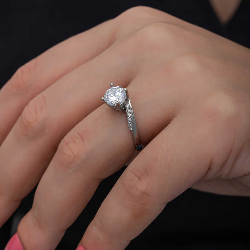 Silver Solitaire Women’s Ring