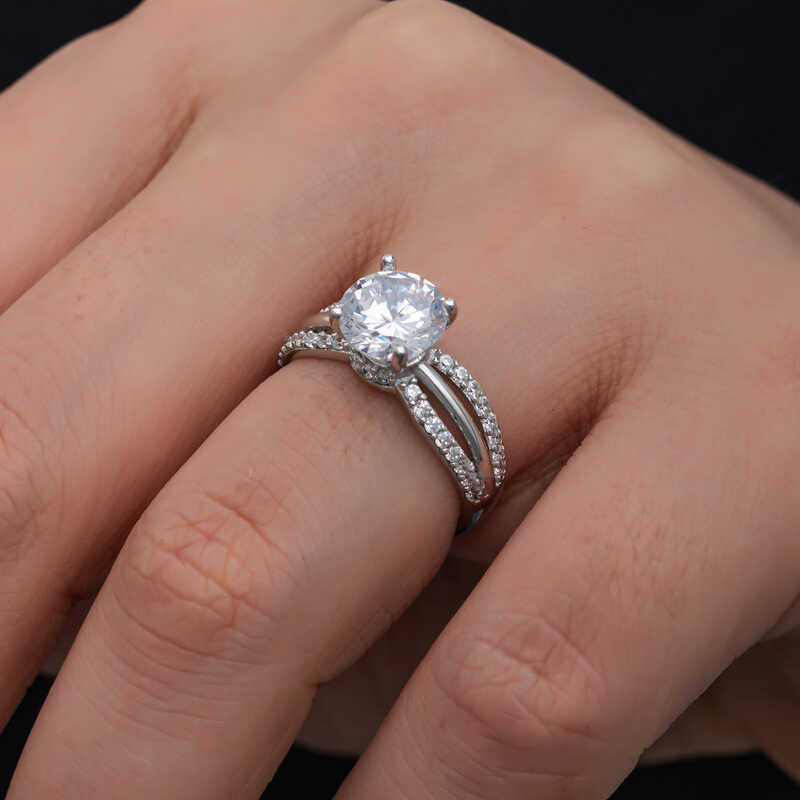 Silver Solitaire Women’s Ring
