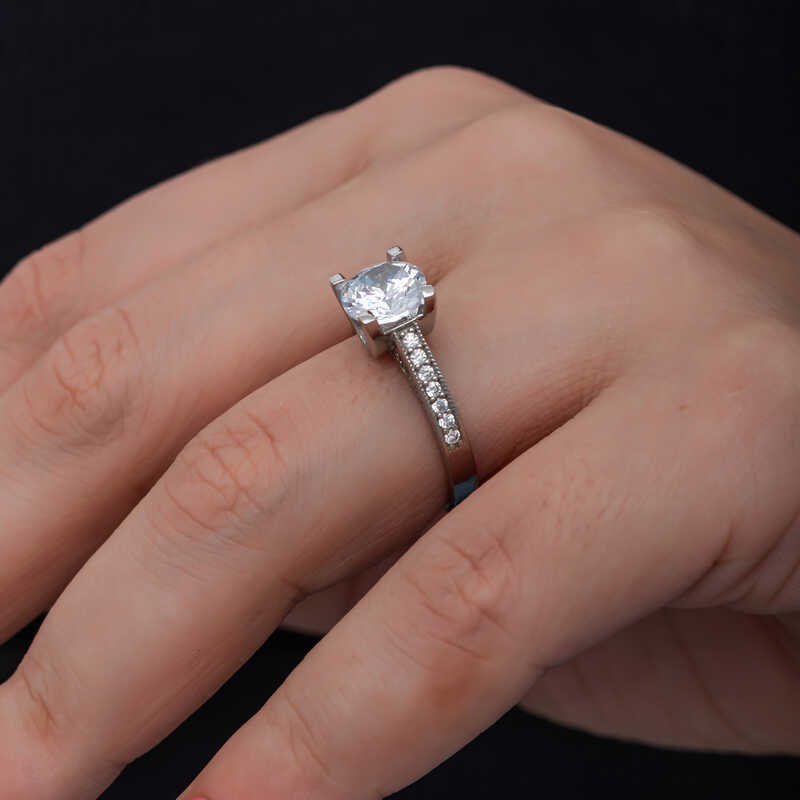 Silver Solitaire Women’s Ring