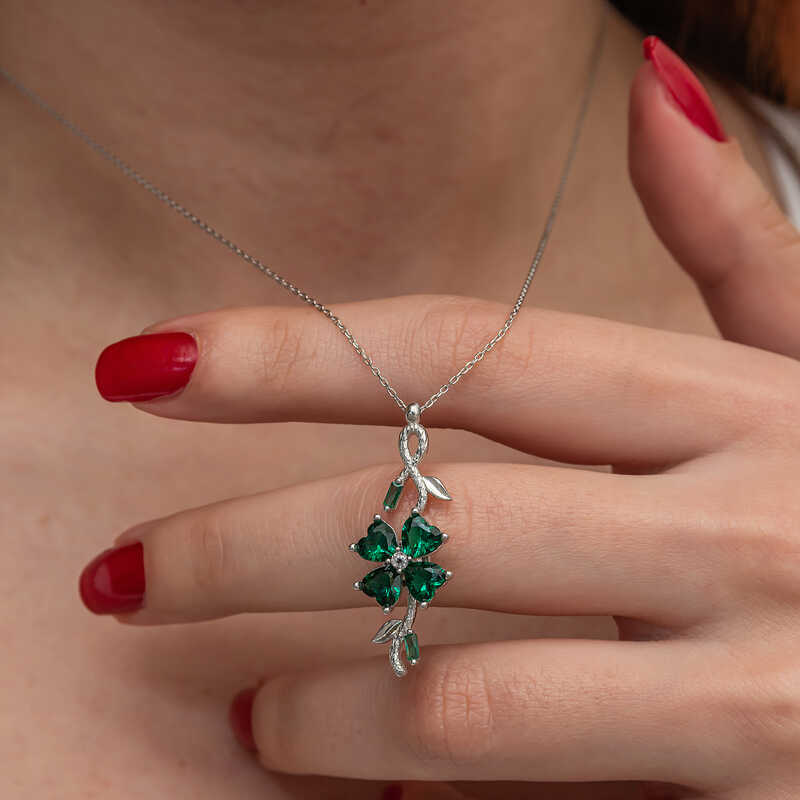 Silver Spinning Green Clover Women’s Necklace