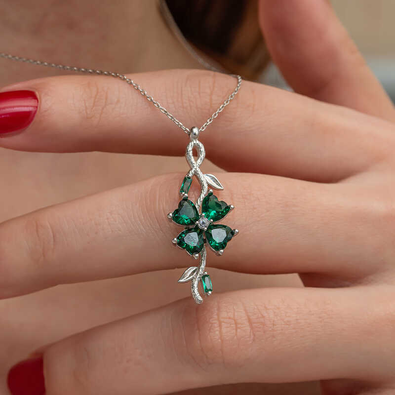 Silver Spinning Green Clover Women’s Necklace
