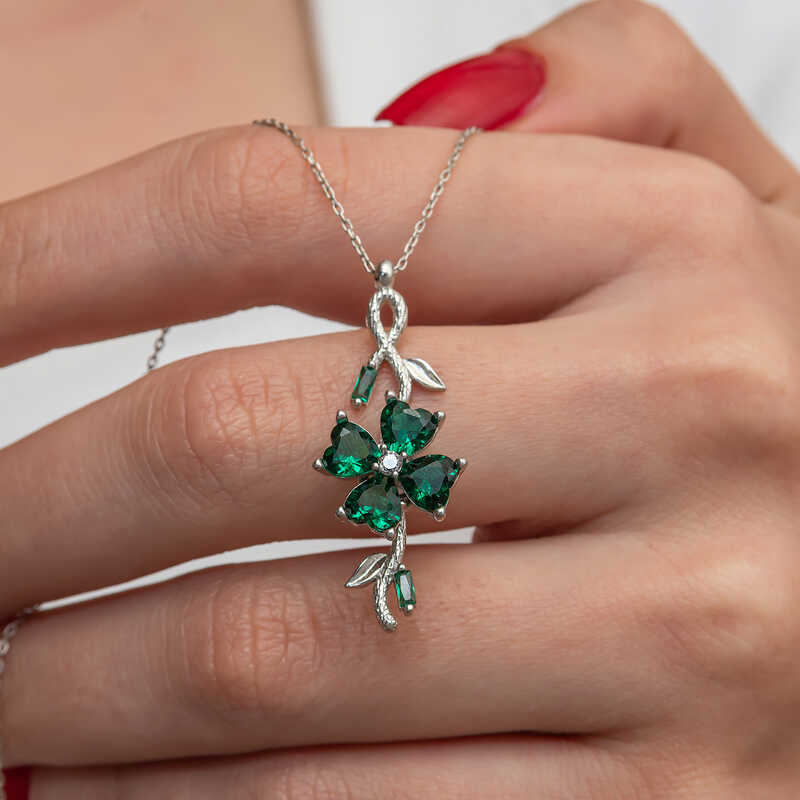 Silver Spinning Green Clover Women’s Necklace