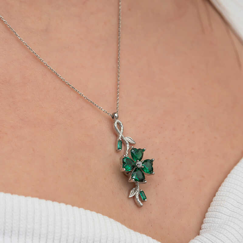 Silver Spinning Green Clover Women’s Necklace