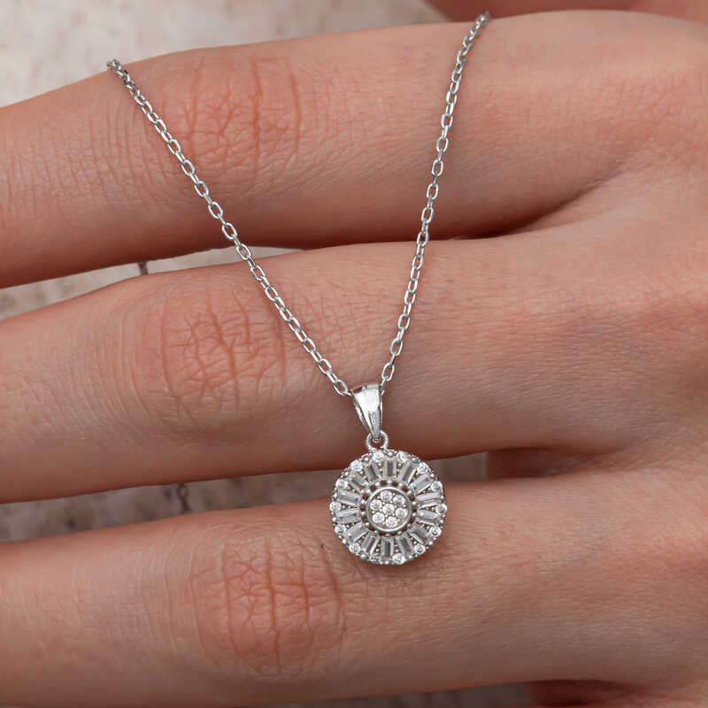 Gümüş Zirkon Taşlı Yuvarlak Kadın Kolye