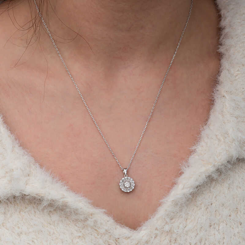 Gümüş Zirkon Taşlı Yuvarlak Kadın Kolye