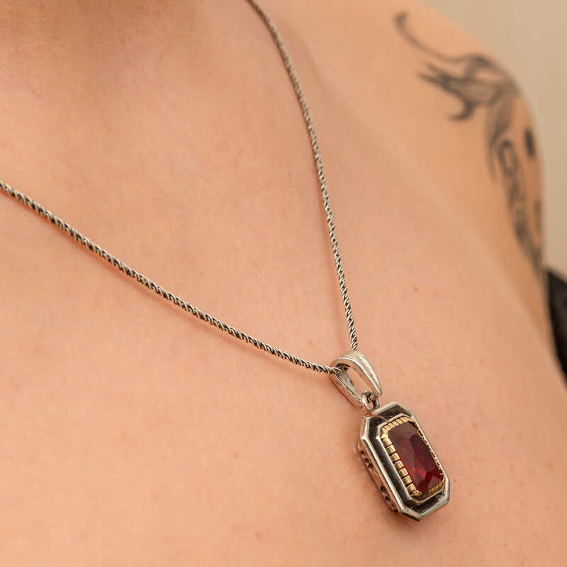 Gümüş Kırmızı Taşlı Dikdörtgen Kadın Kolye