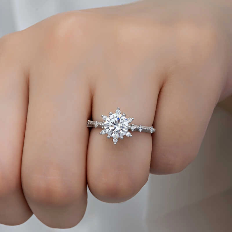 Silver Flower Patterned Women’s Ring